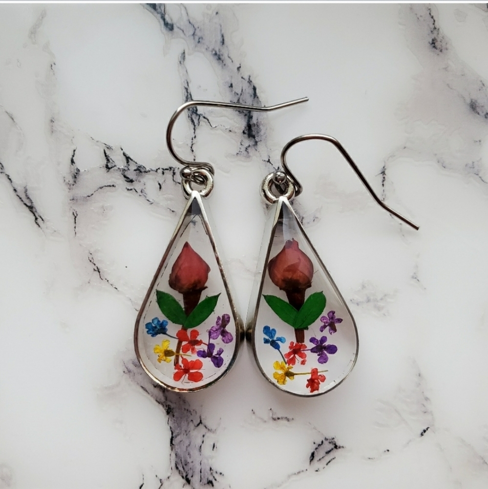 New Pressed Flower Teardrop Earrings - Picture 7 of 8